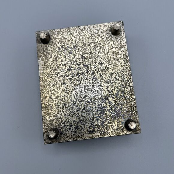 Vtg Footed Ornate Articulated Sides Hinged Trinket Box The Artist Studio Fabric - Picture 7 of 9